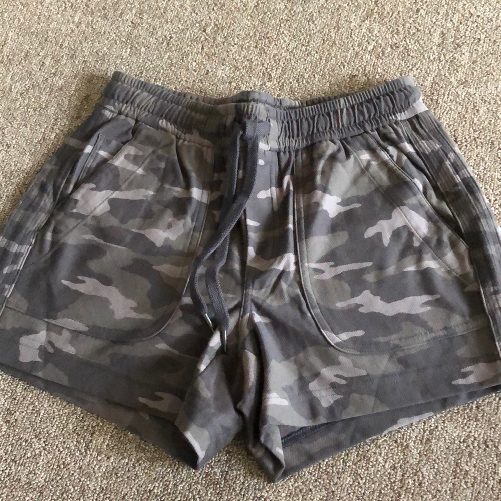 Farallon camo shorts